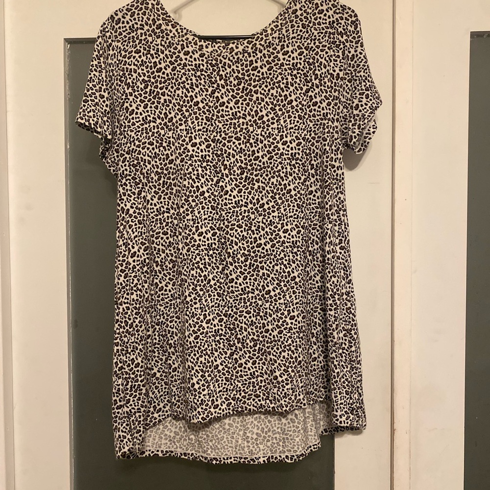 Cuddl Duds Black and Tan Relaxed High-Low Shirt